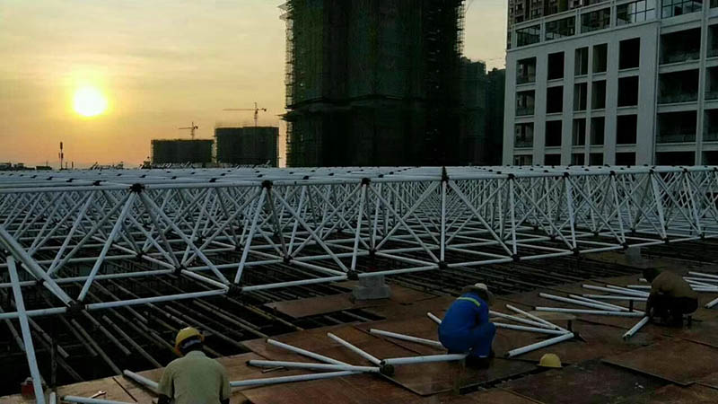 新疆螺栓球网架安装现场